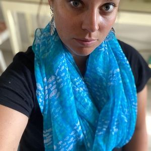 Turquoise Lightweight Fish Print Scarf 🐠🐟